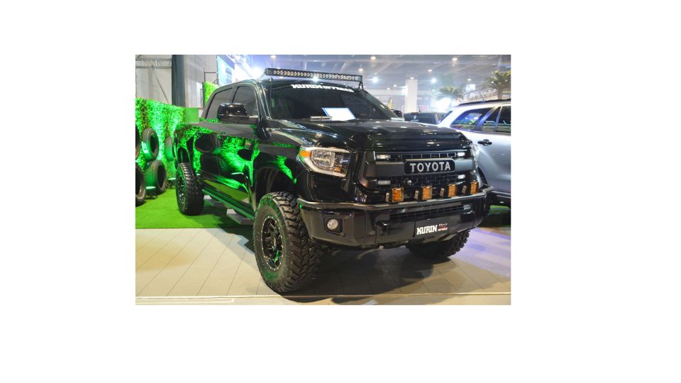 a toyota tundra pick up